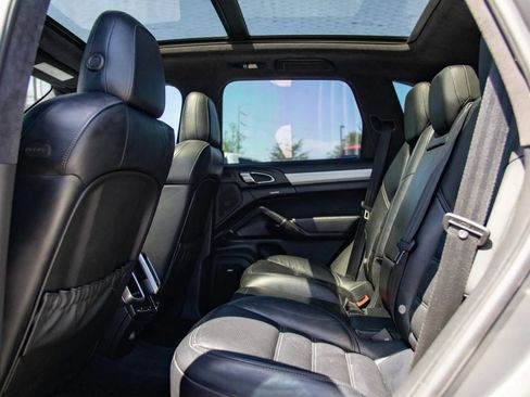 Used 2015 Porsche Cayenne Turbo AWD/4WD image 31
