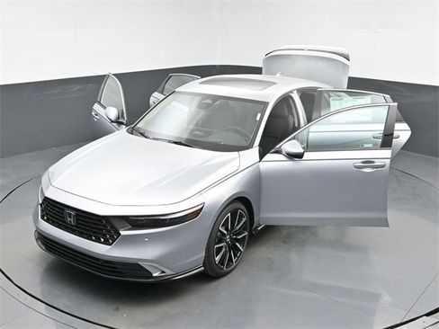 Used 2025 Honda Accord Touring image 49