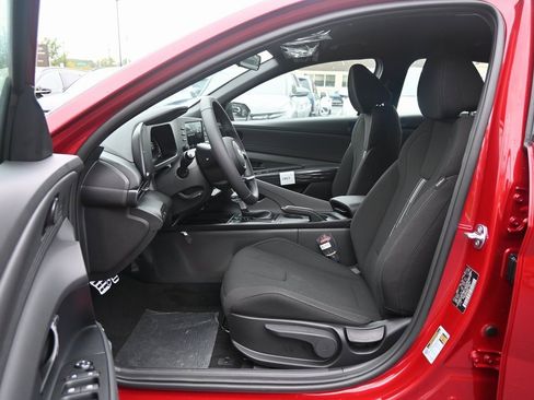 Certified 2025 Hyundai Elantra Sport image 10