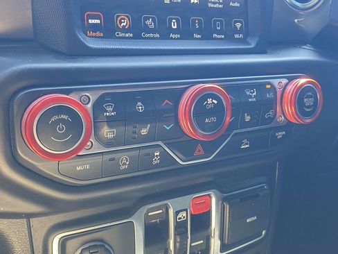 Used 2021 Jeep Wrangler Unlimited Sahara AWD/4WD image 18