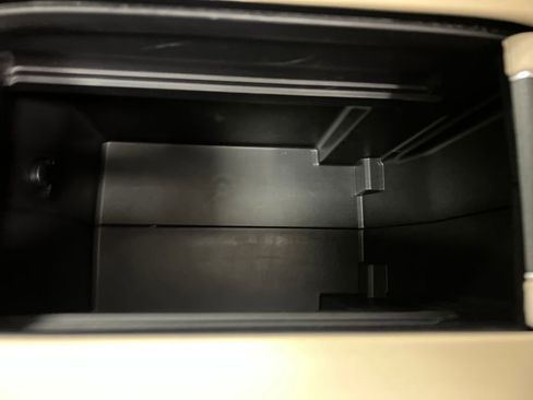 Used 2025 Toyota Highlander XLE image 30