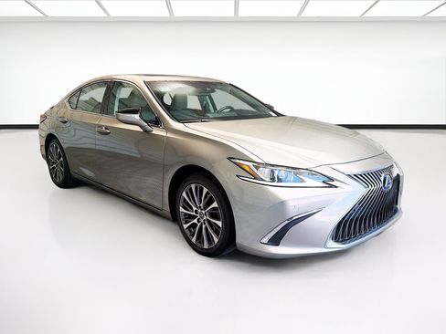 Used 2020 Lexus ES 300h w/ Premium Package FWD image 3