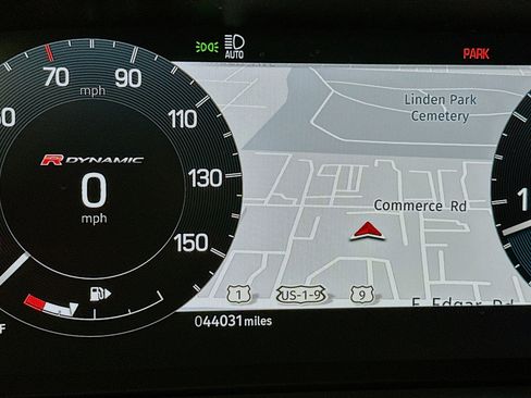 Used 2023 Land Rover Discovery HSE R-Dynamic image 9