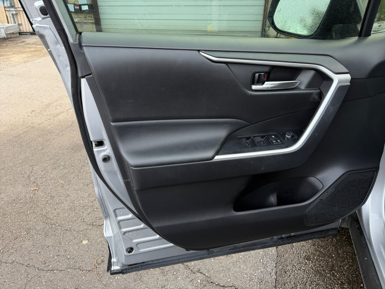 Used 2022 Toyota RAV4 XLE w/ Convenience Package AWD/4WD image 19