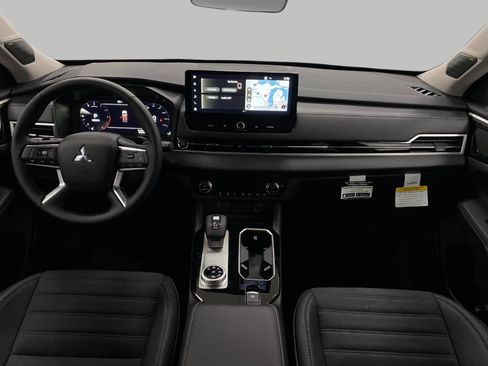 New 2025 Mitsubishi Outlander SE image 20