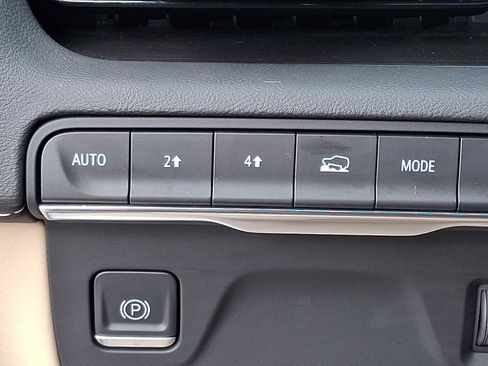 Used 2023 Cadillac Escalade Premium Luxury image 27