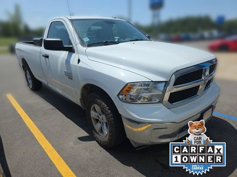 Used 2022 RAM 1500 Classic SLT AWD/4WD image 3