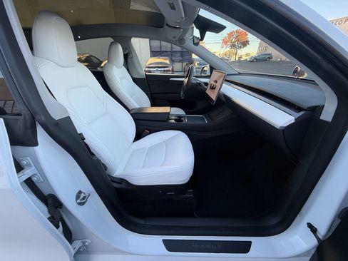 Used 2023 Tesla Model Y Performance image 29
