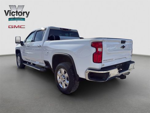 Used 2022 Chevrolet Silverado 2500 LTZ w/ LTZ Plus Package image 12