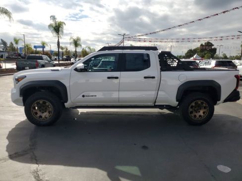 Used 2025 Toyota Tacoma Trailhunter image 6