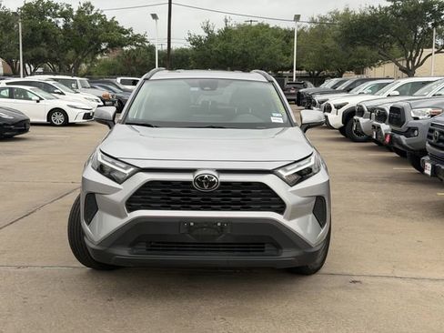 Used 2023 Toyota RAV4 XLE w/ Convenience Package image 2
