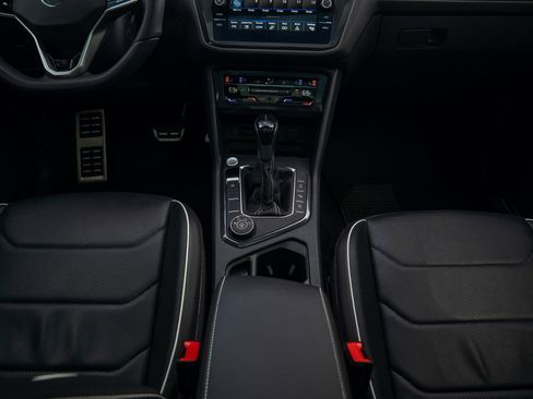 Used 2022 Volkswagen Tiguan SEL R-Line AWD/4WD image 21