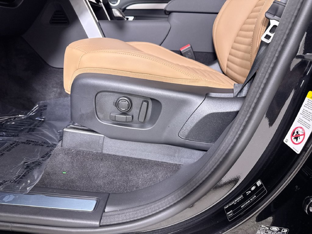 New 2026 Land Rover Discovery Limited Edition AWD/4WD image 12