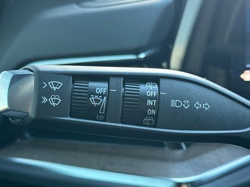 Certified 2025 Chevrolet Suburban High Country image 37