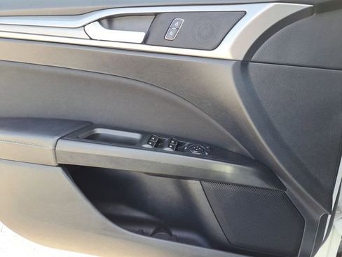 Used 2020 Ford Fusion SE image 17