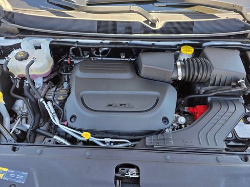 Used 2025 Chrysler Pacifica Select FWD image 29