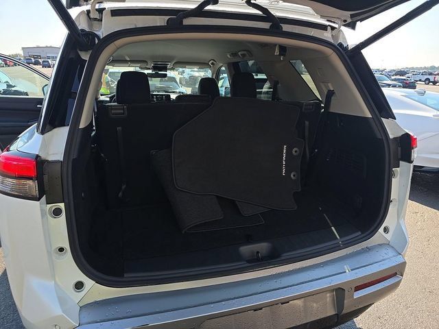 Certified 2025 Nissan Pathfinder SL FWD image 3