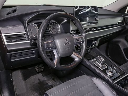 Used 2024 Mitsubishi Outlander SE image 22