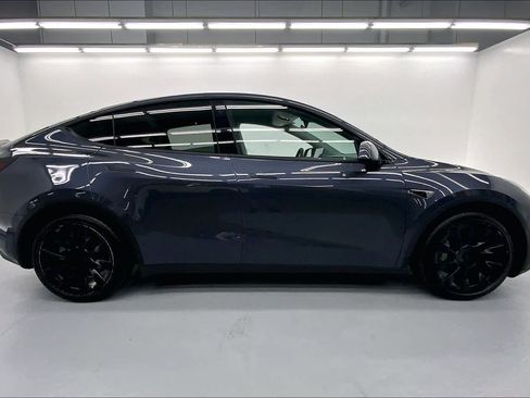 Used 2023 Tesla Model Y Long Range AWD/4WD image 5
