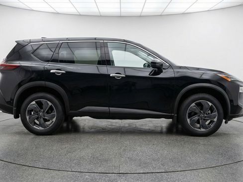 Used 2025 Nissan Rogue SV image 11