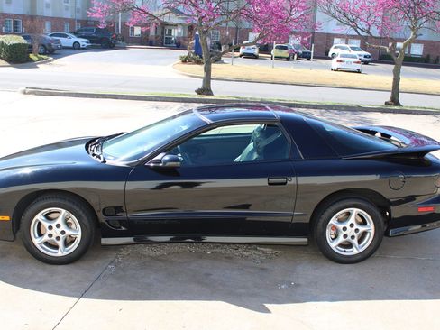 Used 1999 Pontiac Firebird Formula w/ Security Pkg RWD image 24