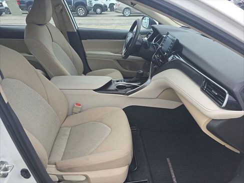 Used 2022 Toyota Camry LE FWD image 11