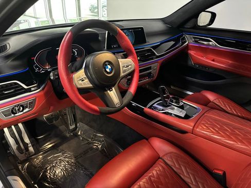 Used 2022 BMW M760i xDrive image 9