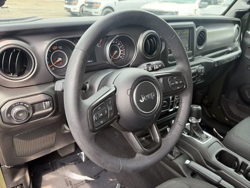 Used 2023 Jeep Wrangler Unlimited Sport AWD/4WD image 20