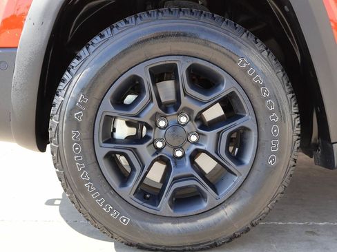 Used 2021 Jeep Cherokee Trailhawk w/ Technology Group AWD/4WD image 6