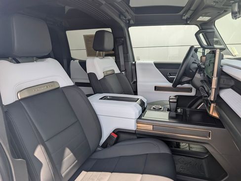 Used 2024 GMC Hummer EV 2X w/ LPO, Illumination Package AWD/4WD image 11