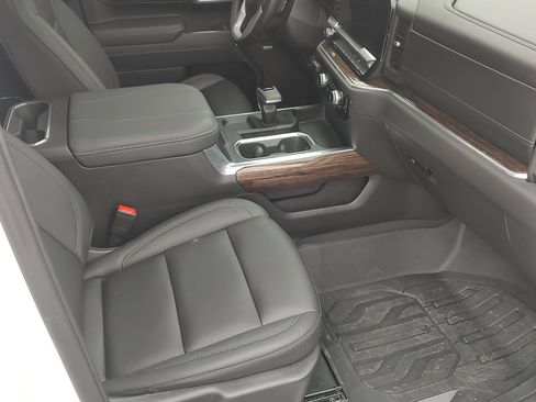 Used 2025 GMC Sierra 1500 Elevation w/ Elevation Premium Package image 6