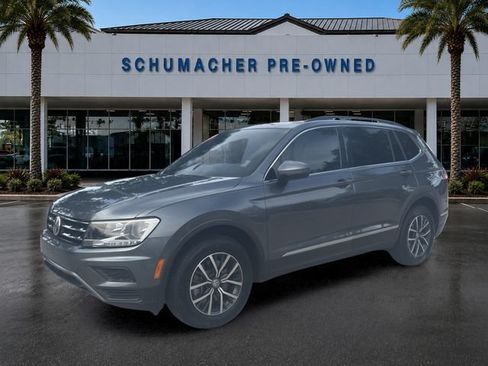 Used 2020 Volkswagen Tiguan SE w/ Panoramic Sunroof Package FWD image 3