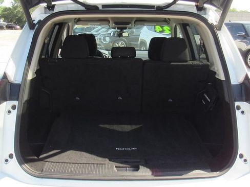 Used 2024 Nissan Rogue SV AWD/4WD image 7