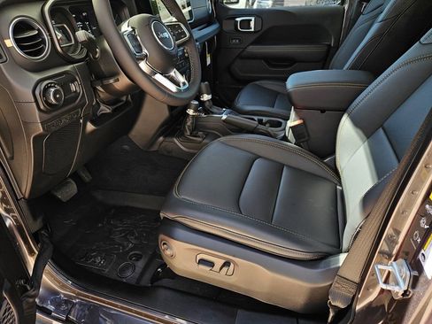 New 2026 Jeep Wrangler Unlimited Sahara AWD/4WD image 15