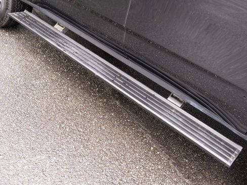 Used 2023 GMC Yukon AT4 w/ AT4 Premium Plus Package image 30