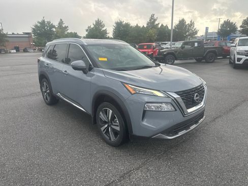 Used 2023 Nissan Rogue SL FWD image 3