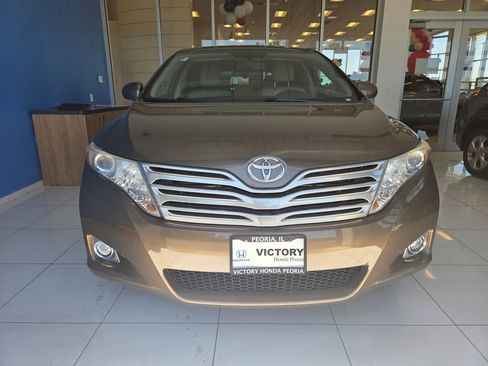Used 2011 Toyota Venza w/ Premium Pkg #2 FWD image 2