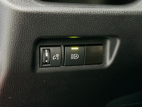 Used 2021 Toyota RAV4 LE image 16