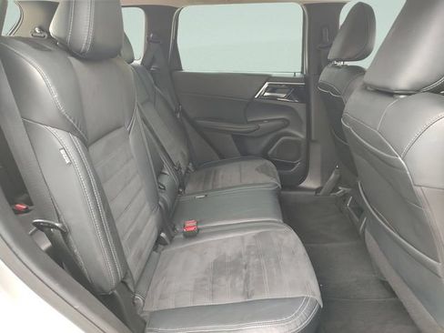 Used 2023 Mitsubishi Outlander SE FWD image 30