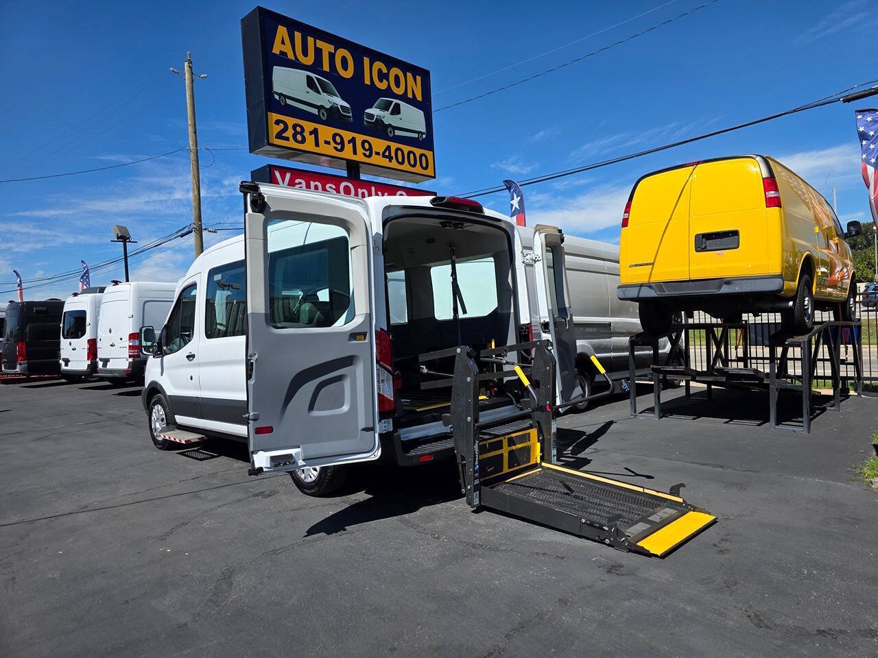 Used 2018 Ford Transit 150 XL RWD image 2