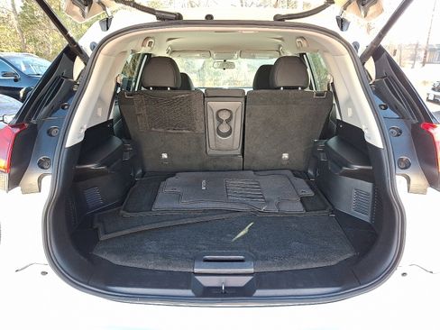 Used 2018 Nissan Rogue SV image 29