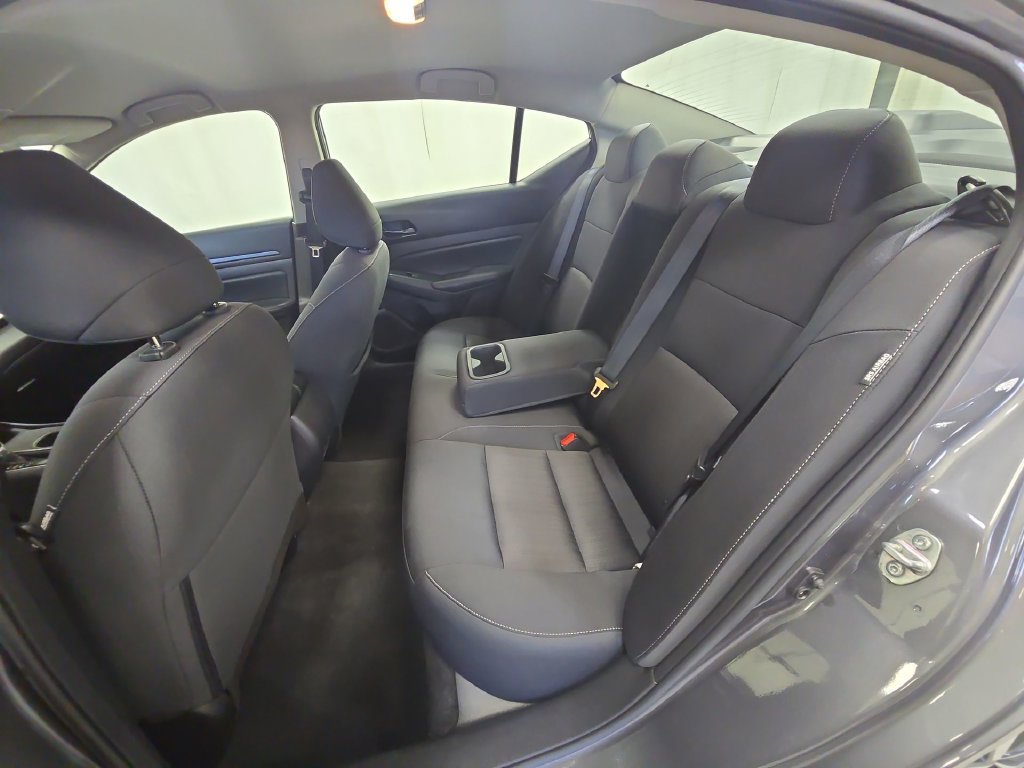 Used 2025 Nissan Altima 2.5 SV FWD image 33