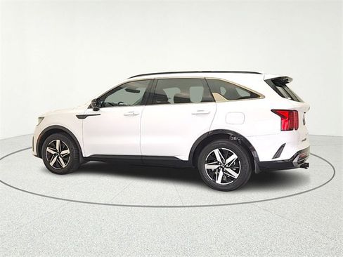 Used 2021 Kia Sorento S image 5