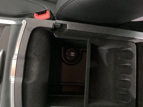 Used 2015 Chrysler 300 Limited image 21