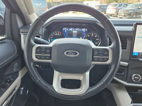 Used 2022 Ford Expedition Max XLT image 15