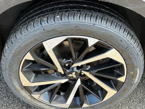 Used 2024 Mitsubishi Outlander SE image 10