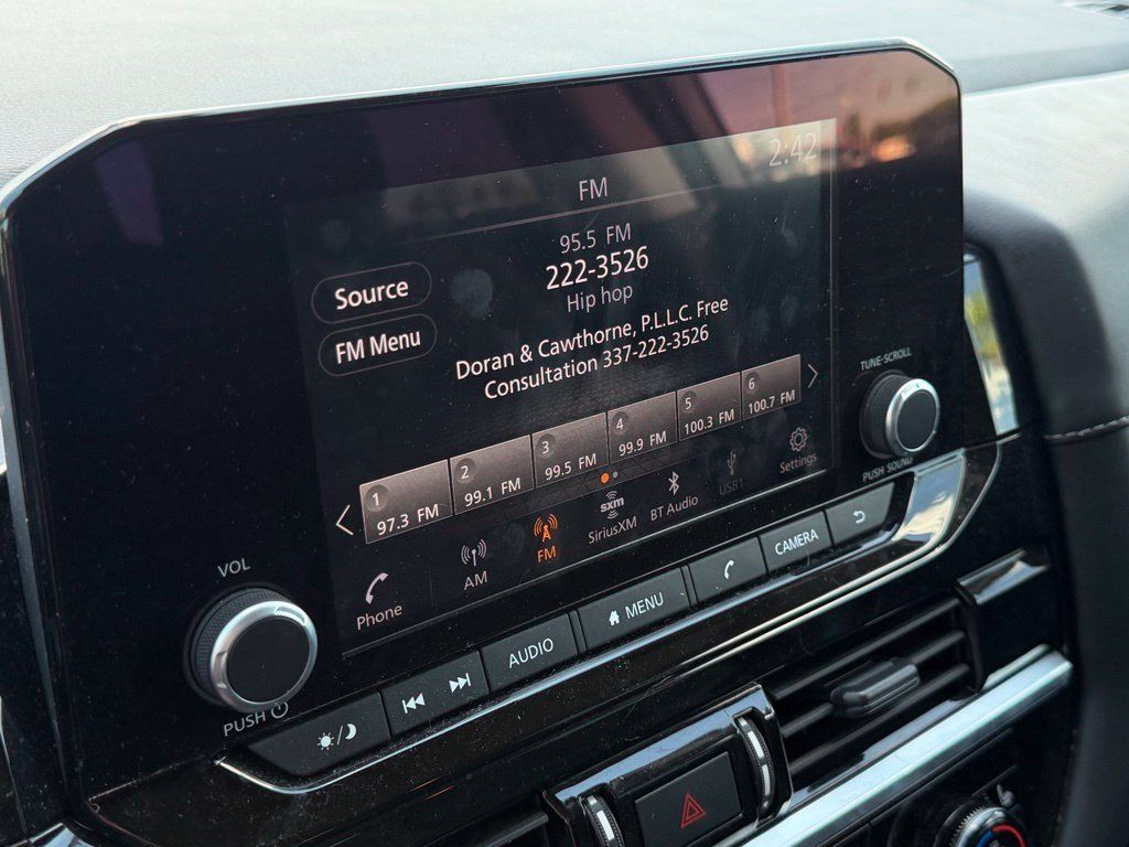 Used 2025 Nissan Pathfinder SV FWD image 10