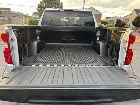Used 2021 Chevrolet Silverado 1500 LT AWD/4WD image 18