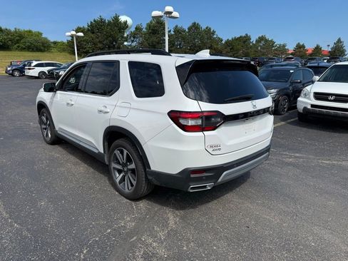 Used 2023 Honda Pilot Touring image 2