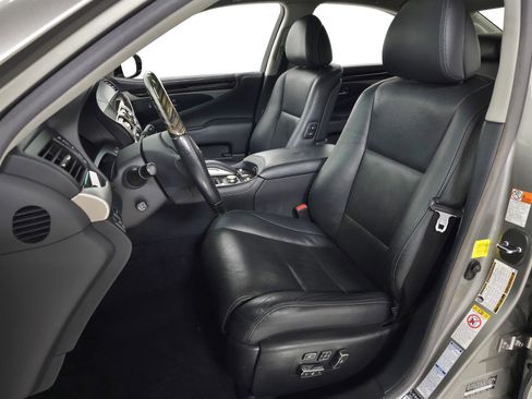 Used 2017 Lexus LS 460 AWD image 16